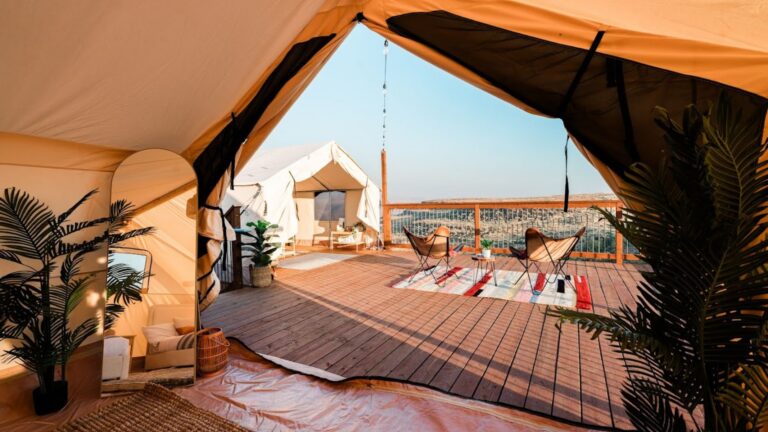 How to Plan Glamping Hotels Excursions on a Budget: Strategic Guide